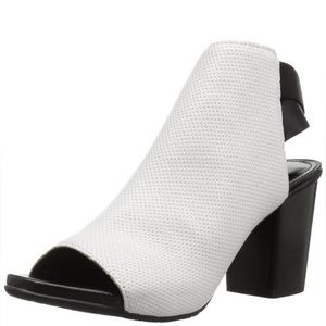 Reaction Kenneth Cole "Fridah Fly” Open Toe Open Heel Dress Sandals - 8.5M